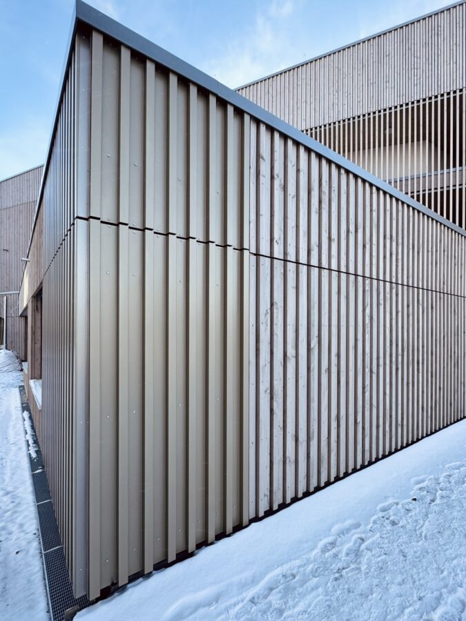 Ecke Metallfassade (Brandschutz)