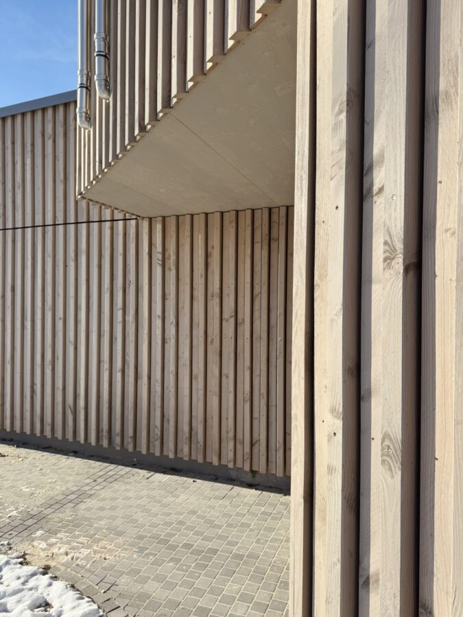 Holzfassade Nebeneingang